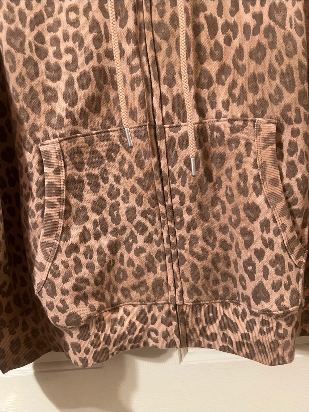 Like New PINK Victoria's Secret 🛍️3 for 25 🛍️Leopard Print Zip-Up Hoodie Size XL - Picture 4 of 10